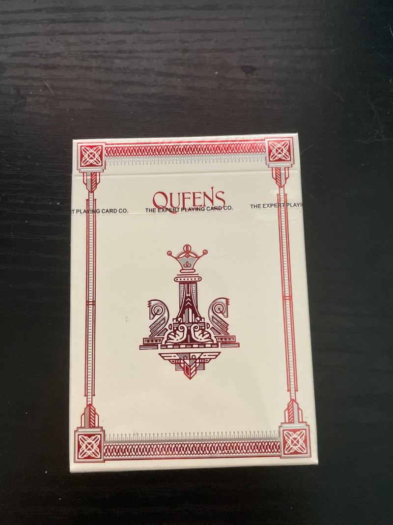 Queens 啤牌 (紅色版)